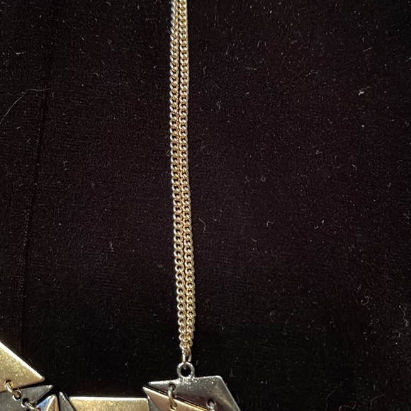 Two toned double chained 18” necklace. - Picture 4 of 5